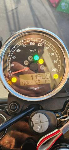 Moto Guzzi V7 Carbon image 4