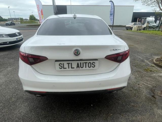 Alfa Romeo Giulia image 2