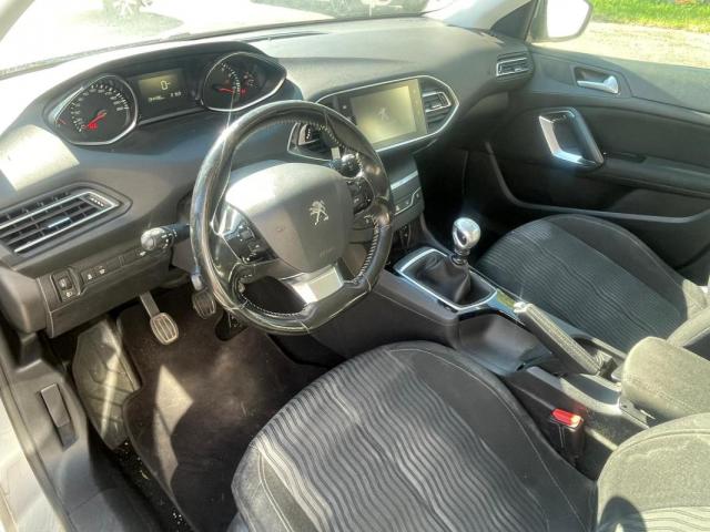 Peugeot 308 image 2