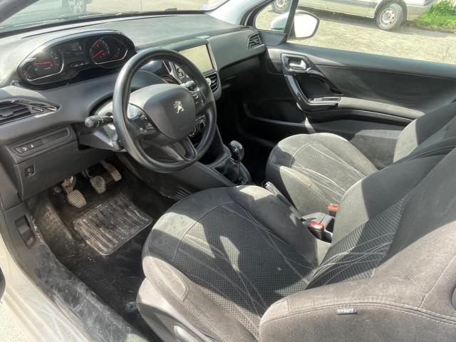 Peugeot 208 image 7
