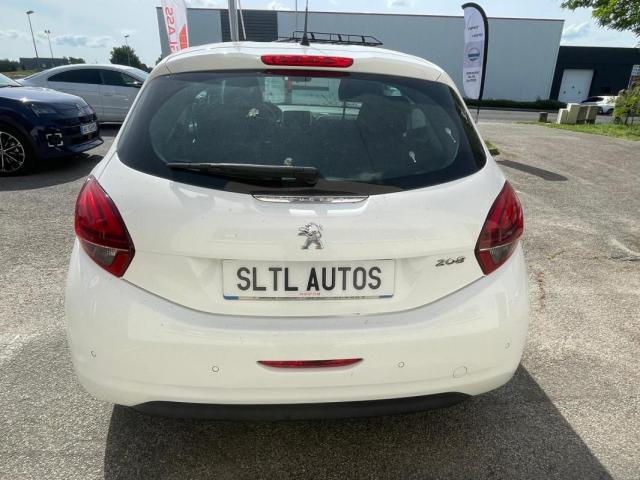 Peugeot 208 image 8