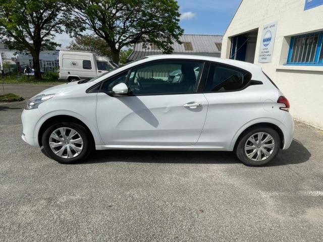 Peugeot 208 image 2