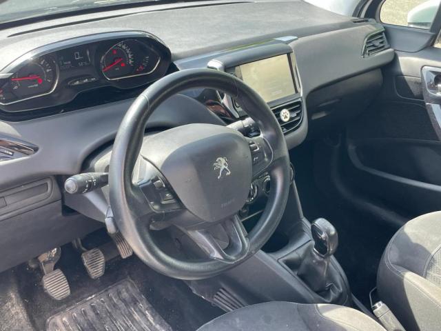 Peugeot 208 image 9