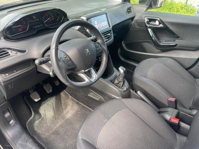 Peugeot 208 image 1