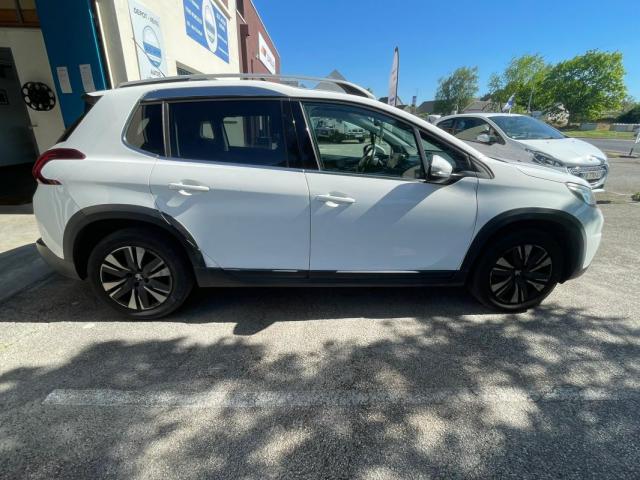 Peugeot 2008 image 3