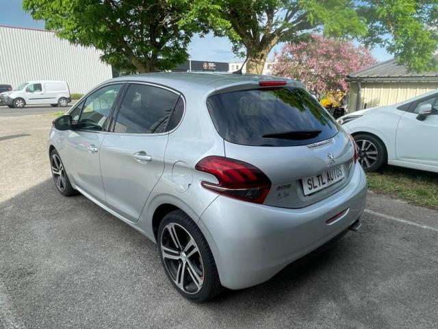 Peugeot 208 image 8