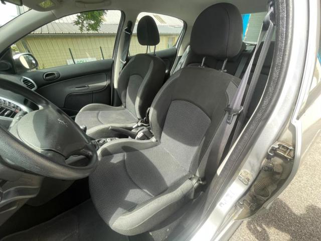 Peugeot 206 image 6