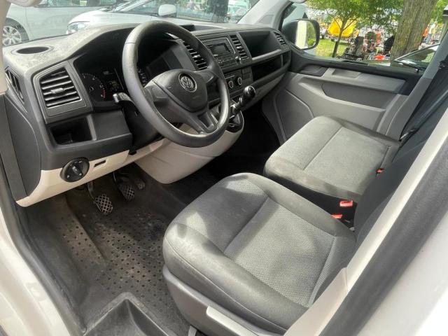 Volkswagen Transporter image 9
