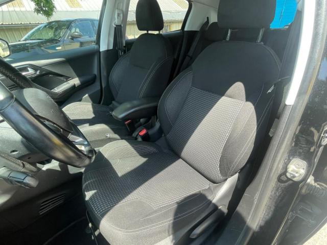 Peugeot 208 image 6