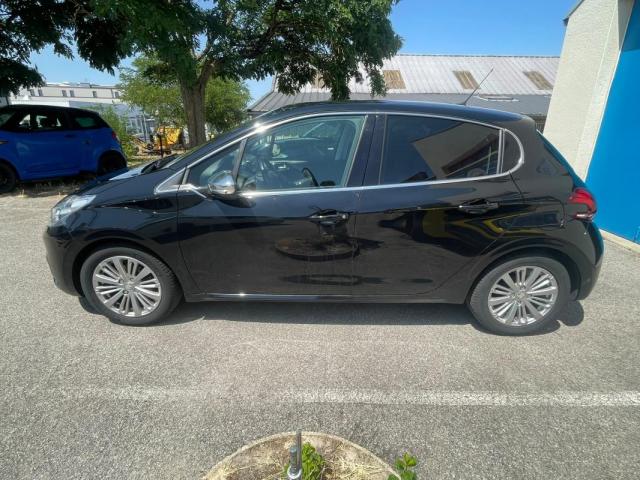 Peugeot 208 image 2