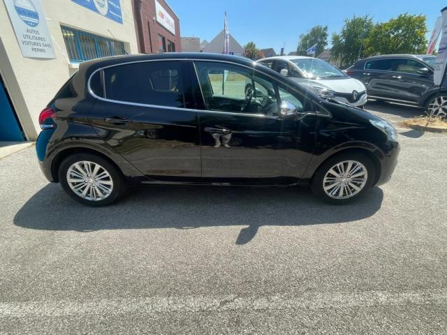 Peugeot 208 image 1