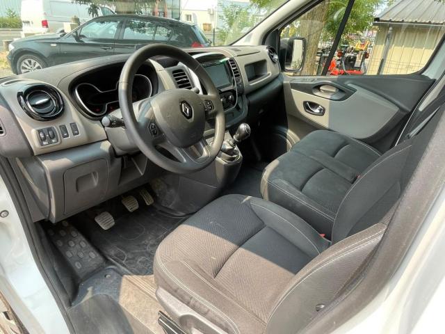 Renault Trafic image 2