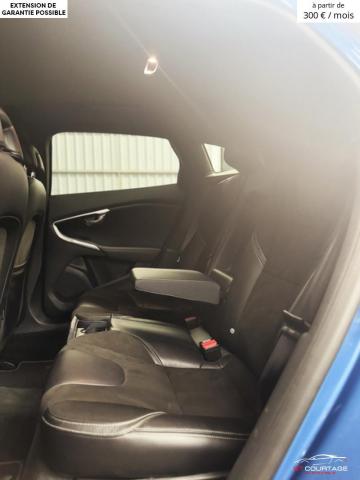 Volvo V40 2.0 T3 R-Design image 2