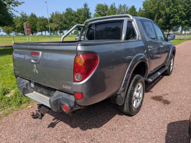 Mitsubishi L200 image 8