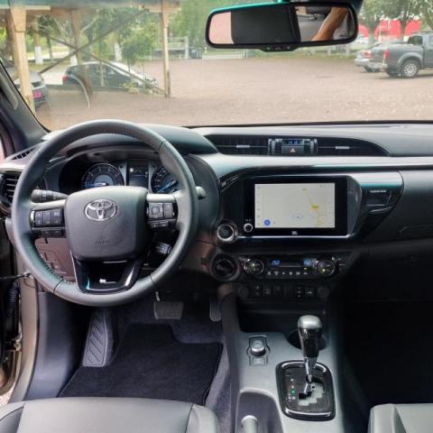 Toyota Hilux image 6