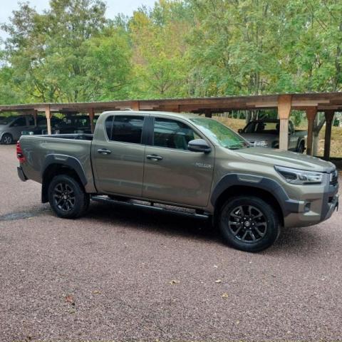 Toyota Hilux image 1