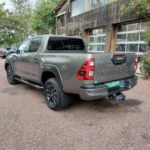 Toyota Hilux image 2