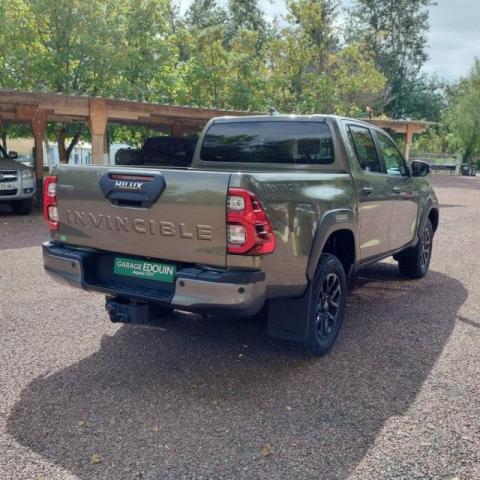 Toyota Hilux image 8