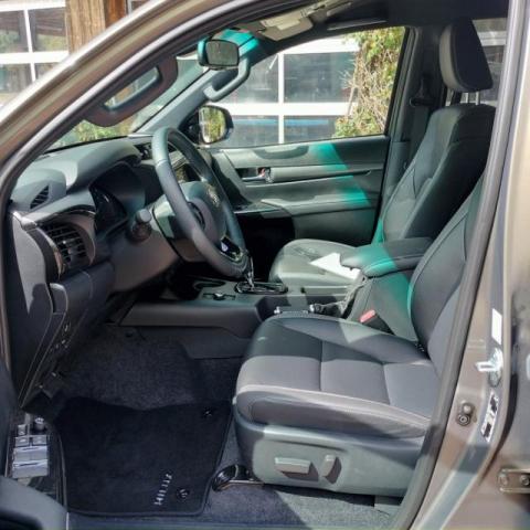 Toyota Hilux image 2