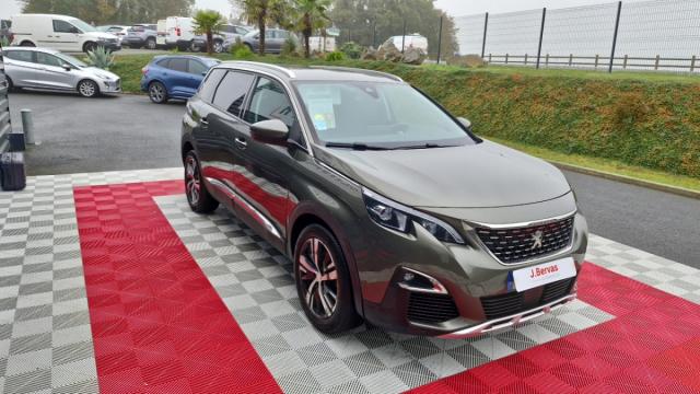 Peugeot 5008 image 1