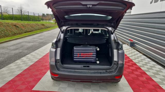 Peugeot 5008 image 2