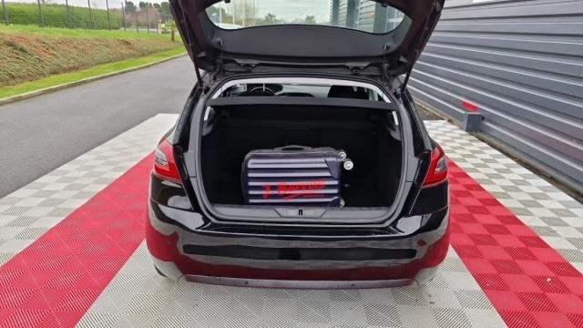 Peugeot 308 image 2