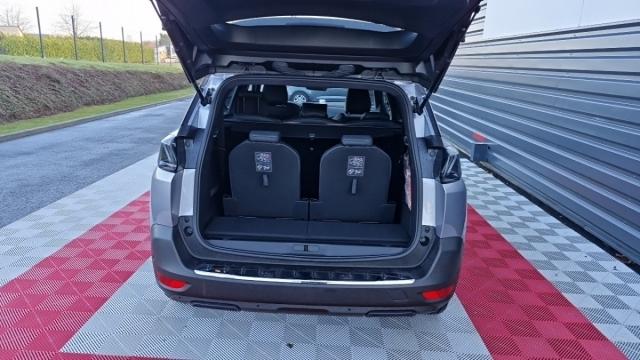 Peugeot 5008 image 1