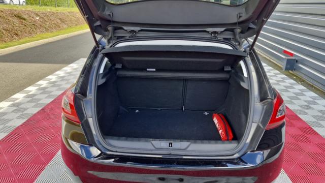 Peugeot 308 image 2