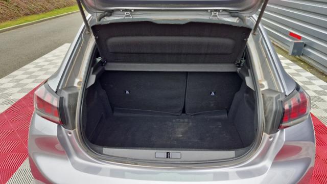 Peugeot 208 image 6