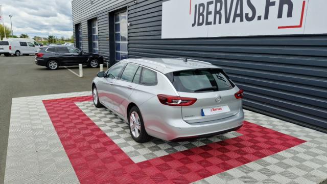 Opel Insignia Sports Tourer image 1