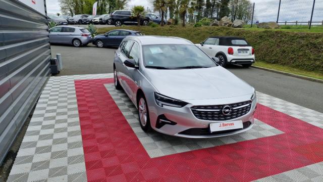 Opel Insignia Sports Tourer image 8