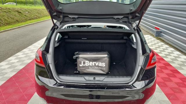Peugeot 308 image 2