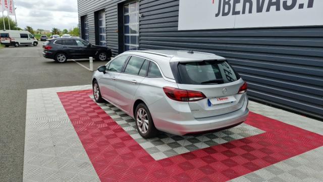 Opel Astra Sports Tourer image 4