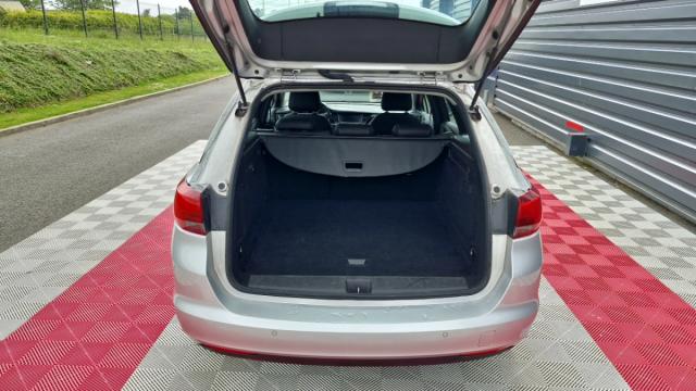 Opel Astra Sports Tourer image 3