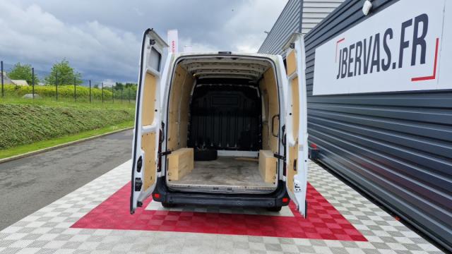 Renault Master image 2