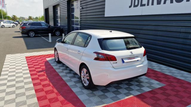 Peugeot 308 image 2