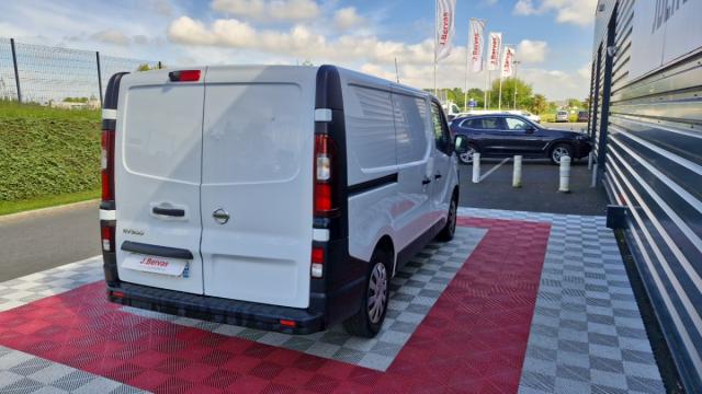 Nissan Nv300 image 6