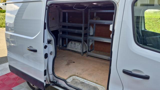 Nissan Nv300 image 1