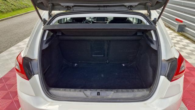 Peugeot 308 image 2