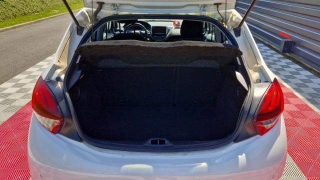 Peugeot 208 image 9