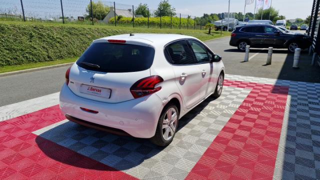 Peugeot 208 image 3