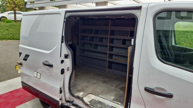 Renault Trafic image 2