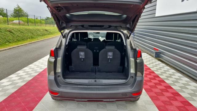 Peugeot 5008 image 1