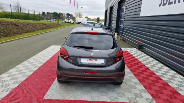 Peugeot 208 image 6
