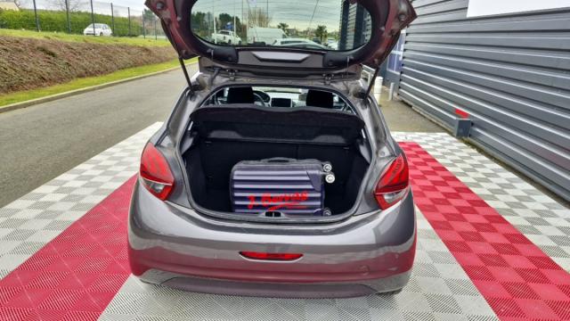 Peugeot 208 image 5