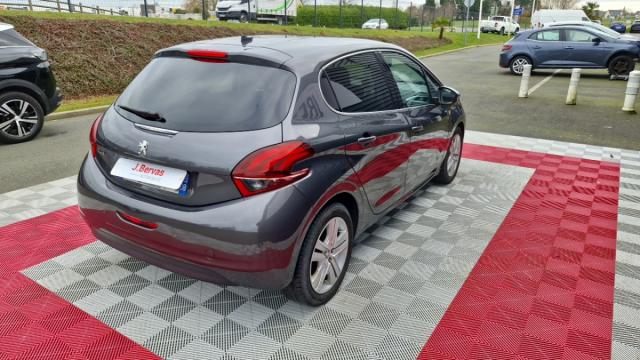 Peugeot 208 image 9