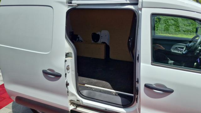 Renault Express Van image 3