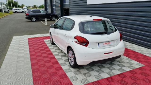 Peugeot 208 image 7