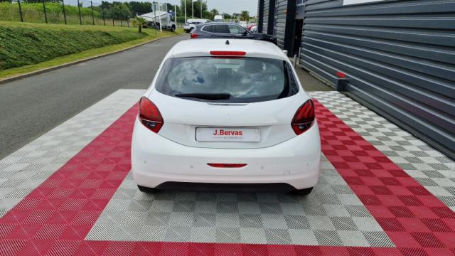 Peugeot 208 image 6