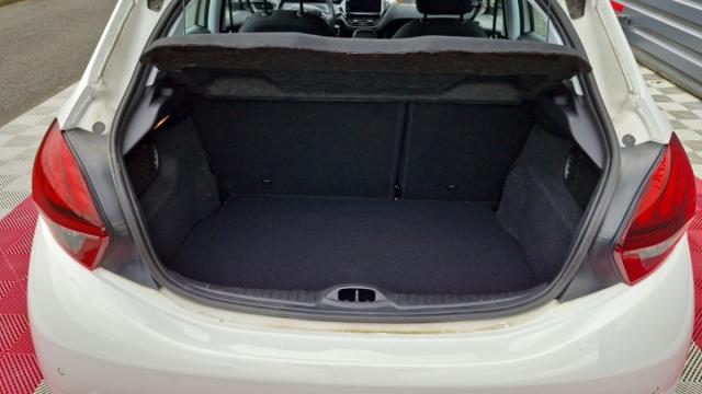Peugeot 208 image 2